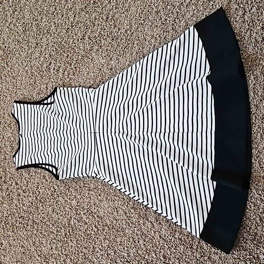 Nicole Miller Dress Striped Sleeveless Fit and Flare Small Black & White Pockets - Picture 6 of 6